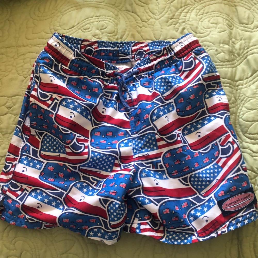 Vineyard vines boys size 6 swimsuit